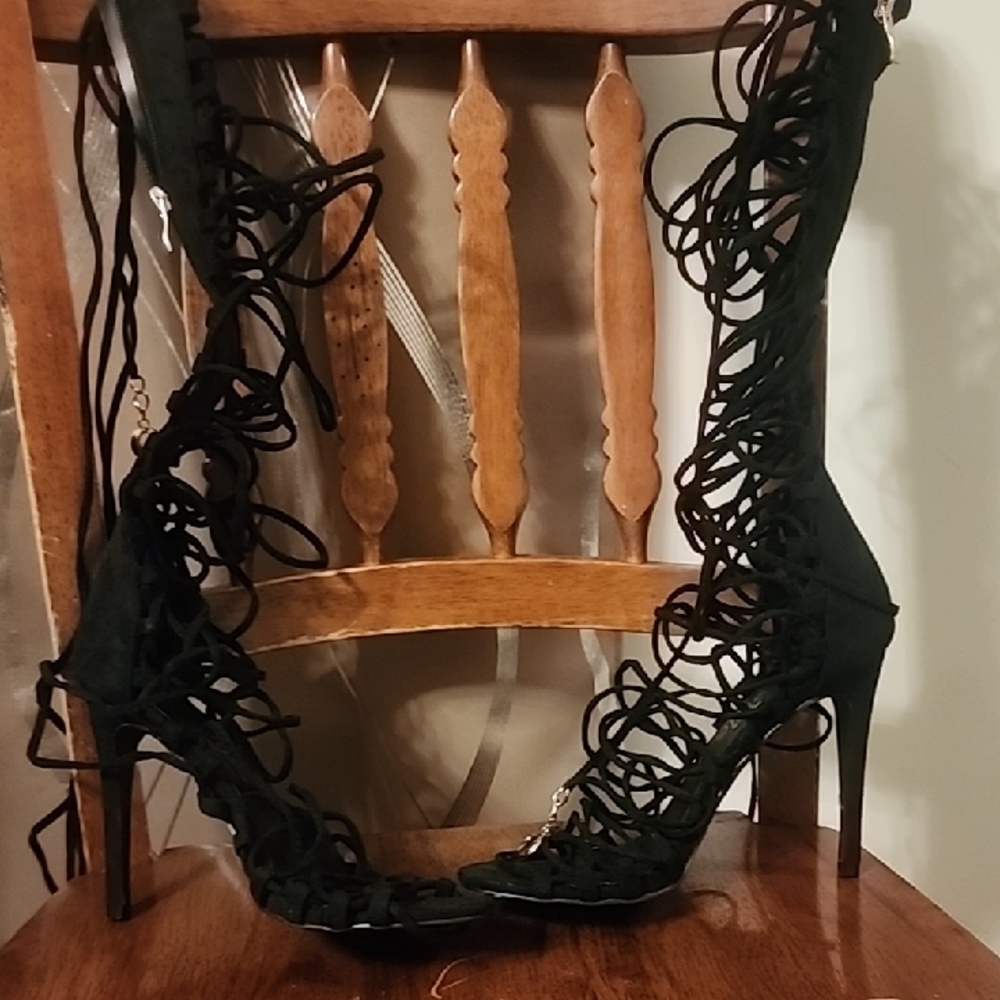 So Me Black Lace-Up Heels